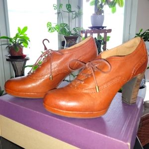 Clark's Brown Leather Heeled Oxford 9M